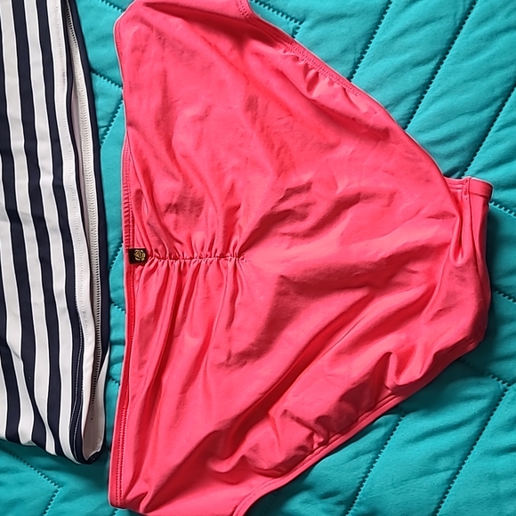 Swimsuit - Picture 7 of 9